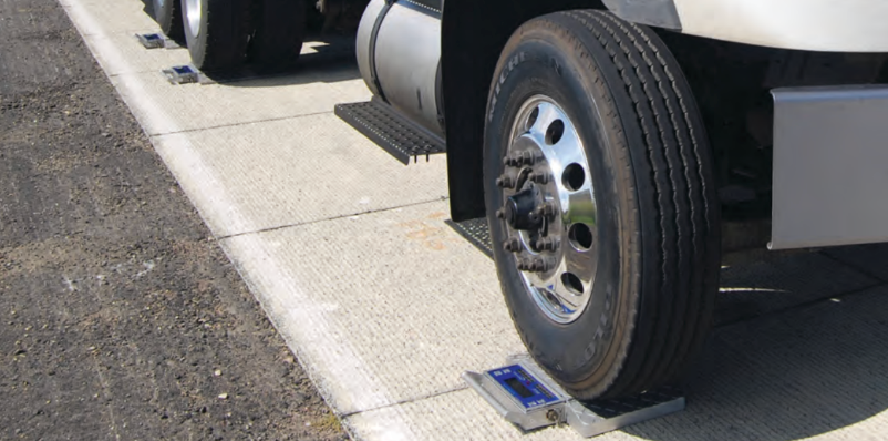 Intercomp, PT300™ Wheel Load Scale System (System Includes Scales, Case, HH60 Indicator and Charging Cable)