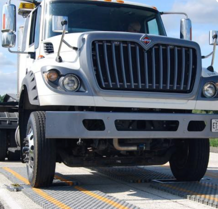 Intercomp LP600™ Wheel Load Scale System (System Includes Scales, Case, HH60 Indicator and Charging Cable)