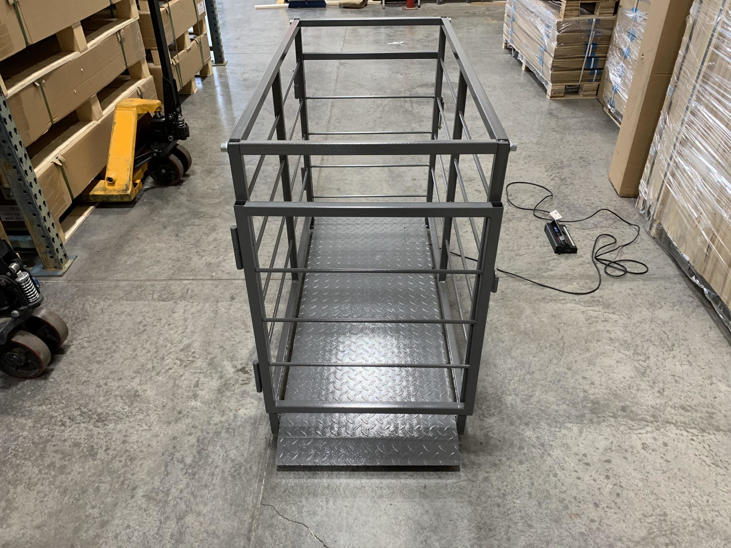 pig livestock scale removable cage end view